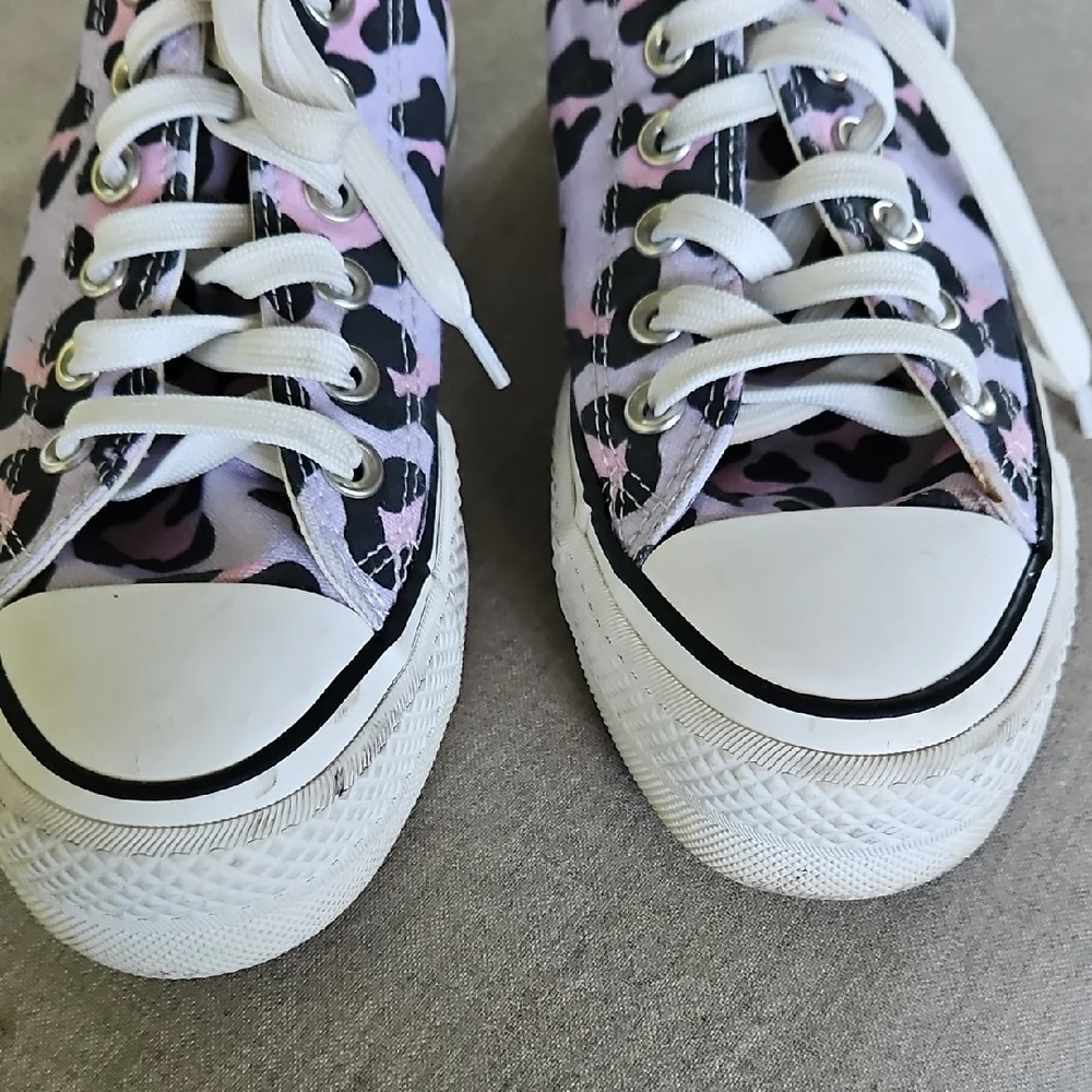 Converse Women's Stylish Leopard Animal Print Sneakers 6 - Picture 11 of 12
